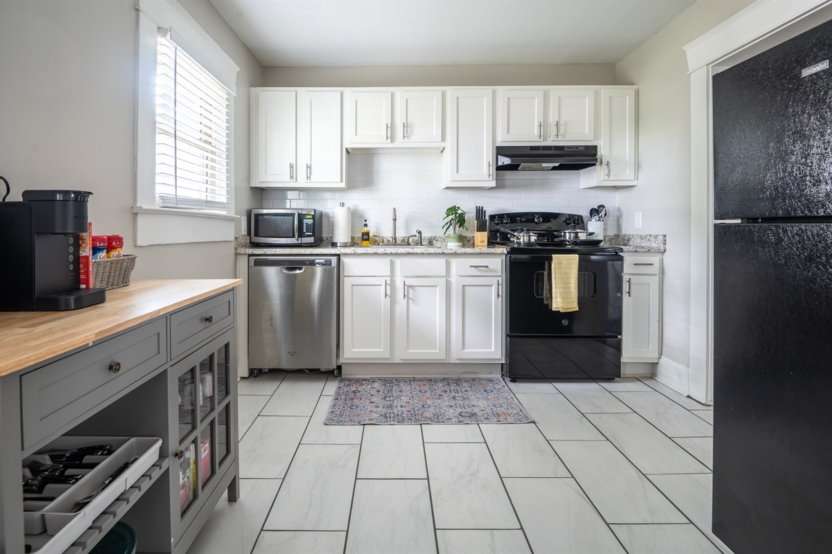 Our modern kitchen is fully equipped with updated appliances, ample counter space, and all the essentials you need for meal preparation. Whether you're whipping up a quick breakfast or creatin