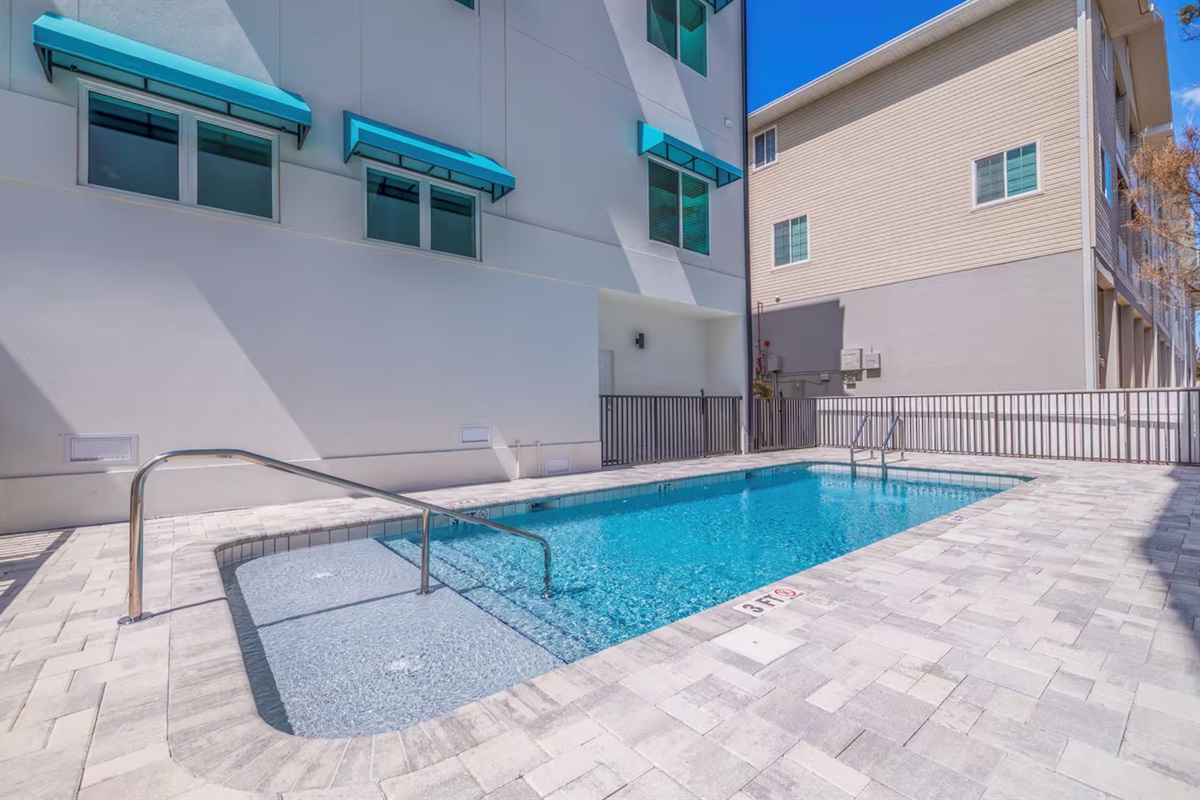 Shared Heated Pool (usually unoccupied)