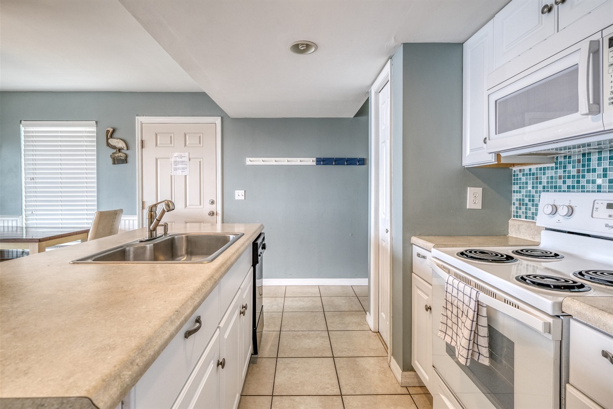 Kitchen has all the necessities