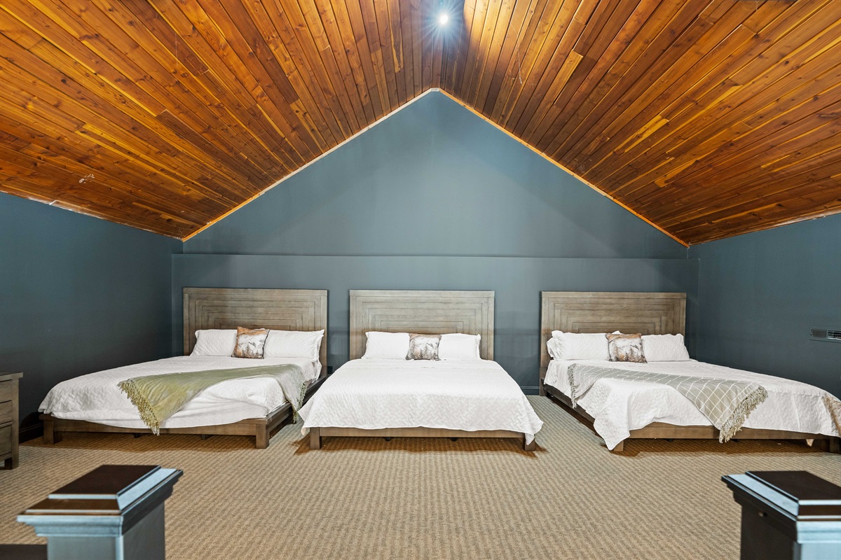 Upper Level Sleeping Loft - 3 Kings