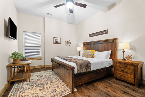 King bedroom with en suite full bathroom. Lower level.