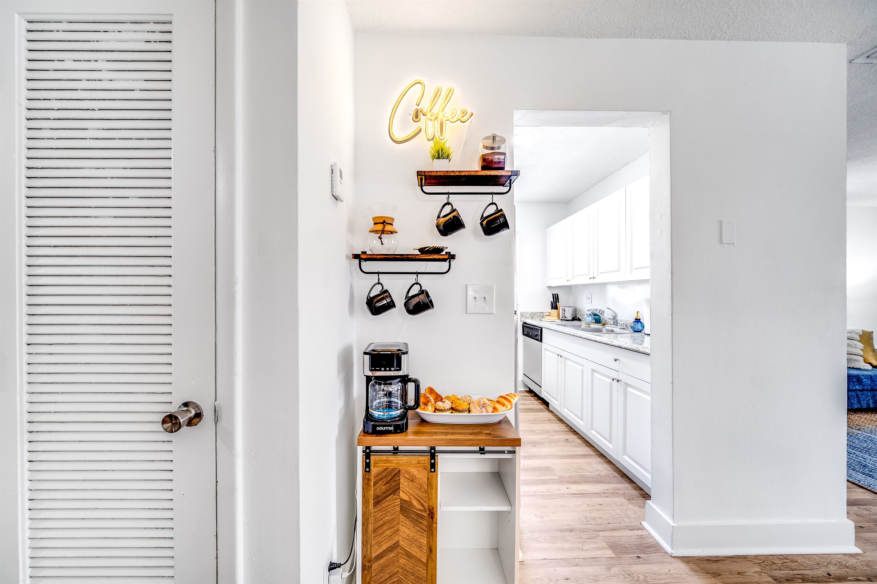 Beautiful Family Friendly Condo – Palm Wave Stays 4