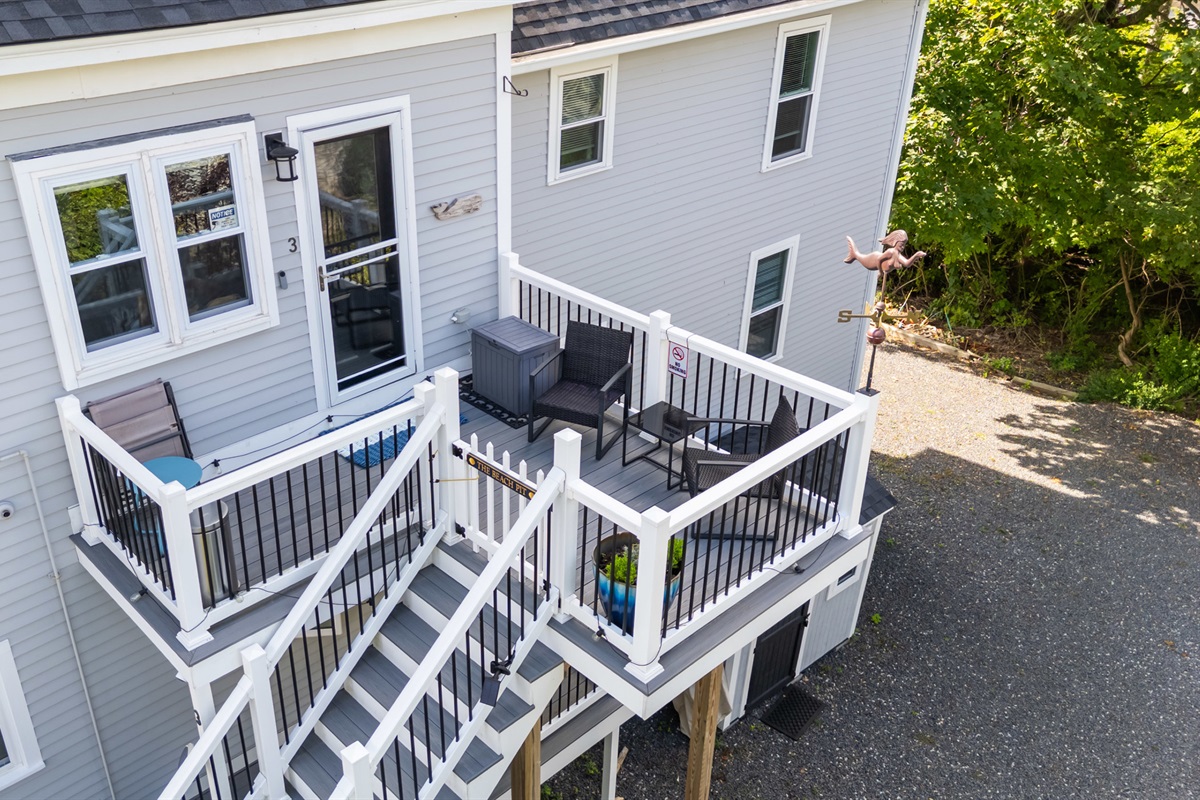 Outdoor seating for 4