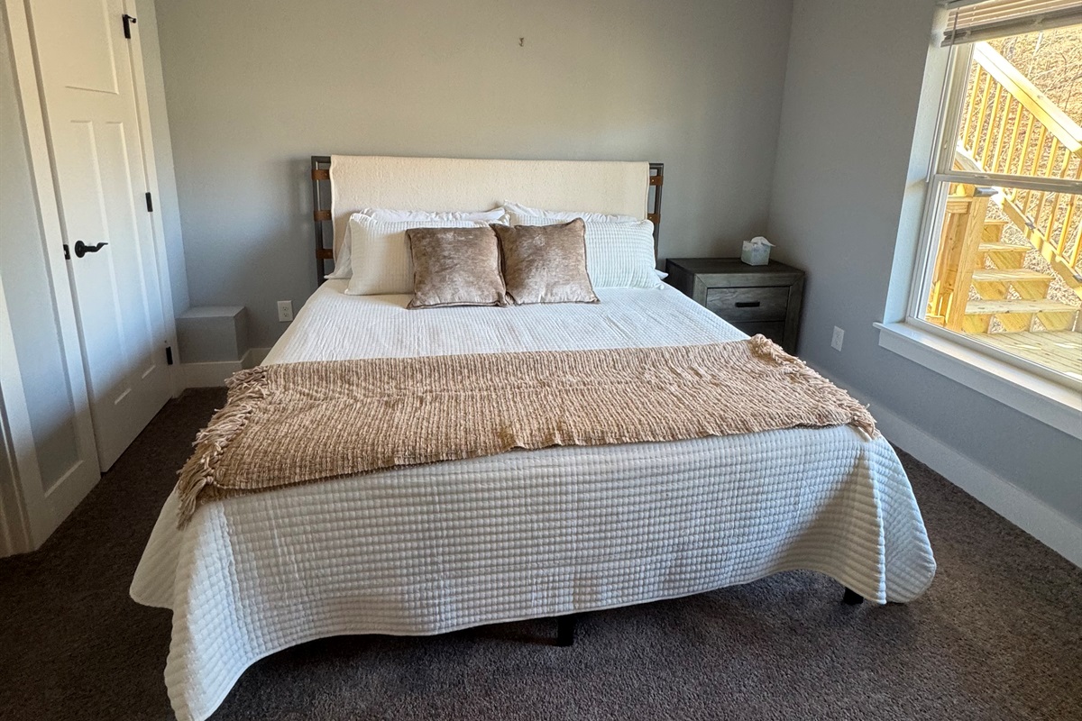 Middle Floor king bedroom. Ceiling fan private bath