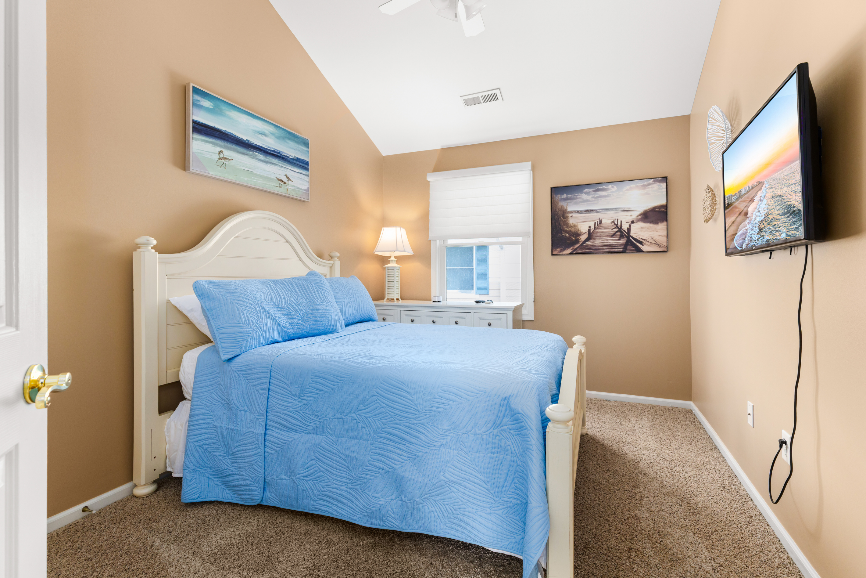 Queen Bed with closet space