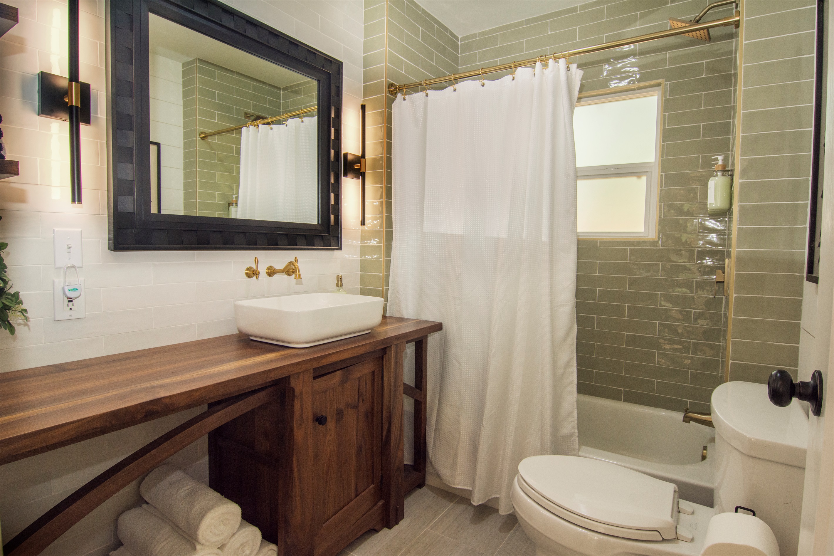 Guest Full Bath - Custom made countertops