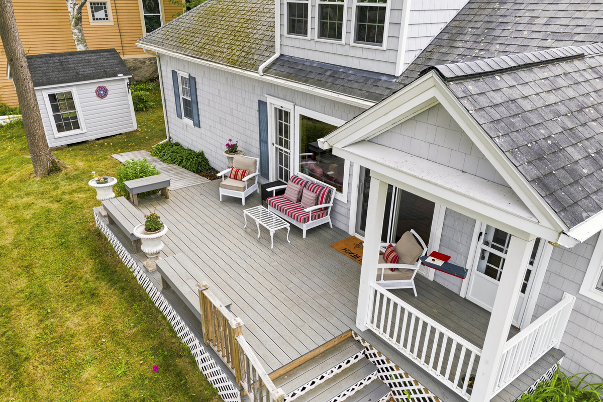 Outdoor space to enjoy views of the Kennebec River 