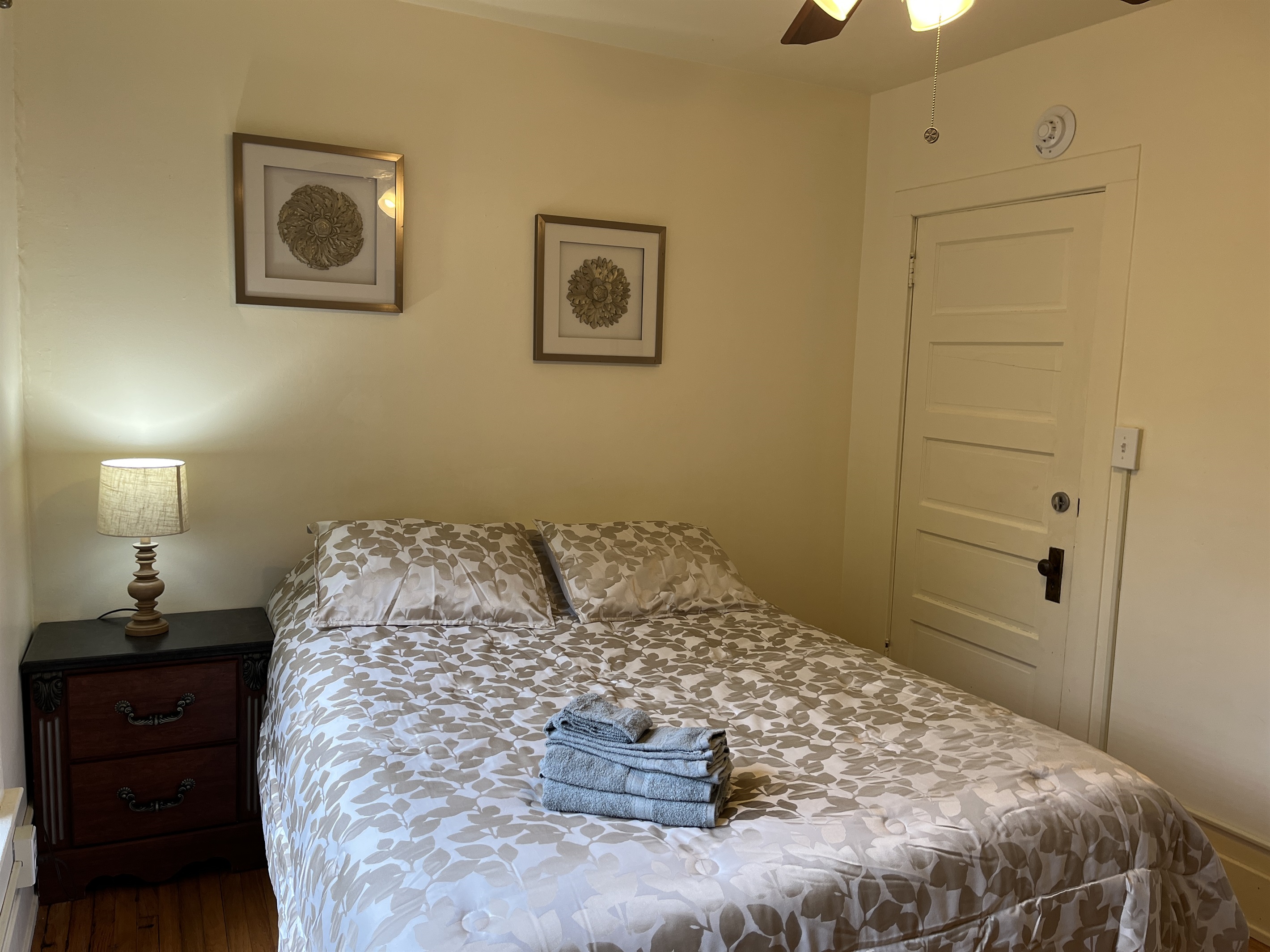 Queen bedroom 2