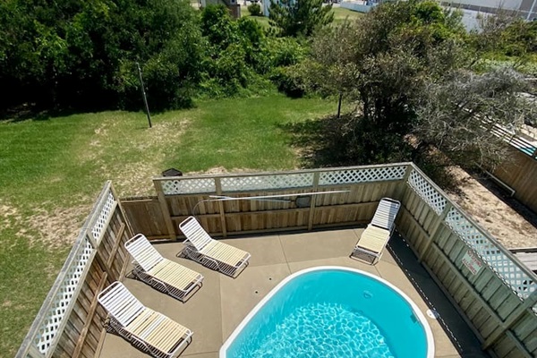 View of the pool from 2nd floor deck.