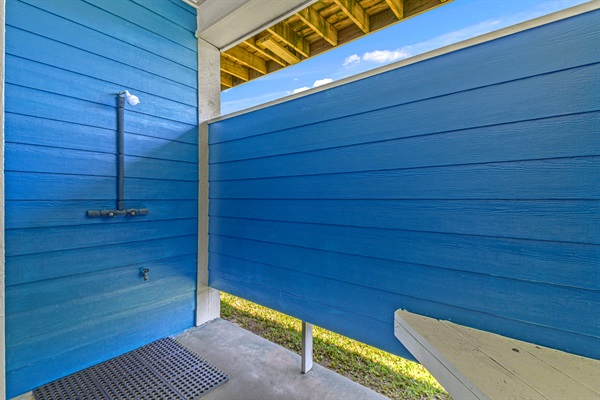 Outdoor Hot/Cold Sand Shower