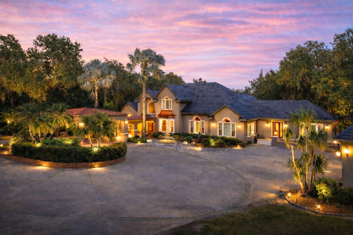 54 private lakefront acres on Lake Louisa