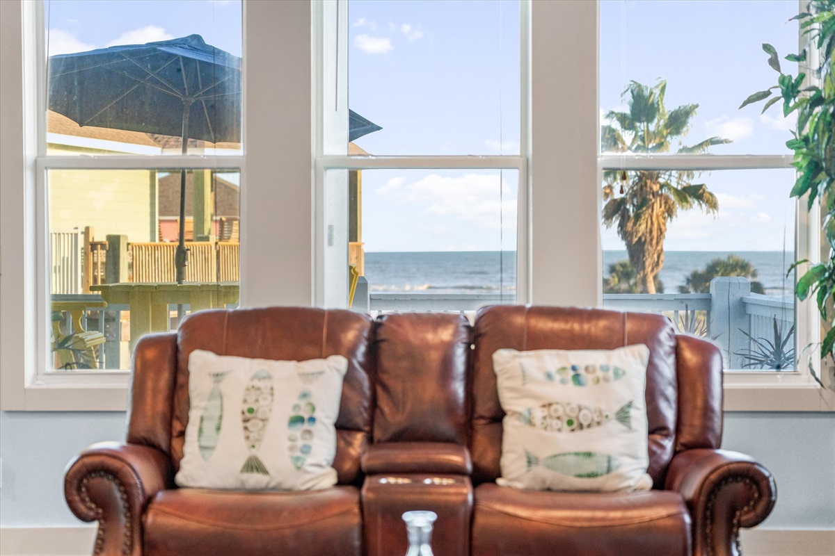 101d9bc0333a427c8d7517efde5e4728 Large | Beachhouse | Texas | TX | Vacation Homes | Galveston | Crystal Beach | Kokomo | Breezy Days | Beachfront Elegance | Sunrise Serenity | Southern Sands Property Management, LLC