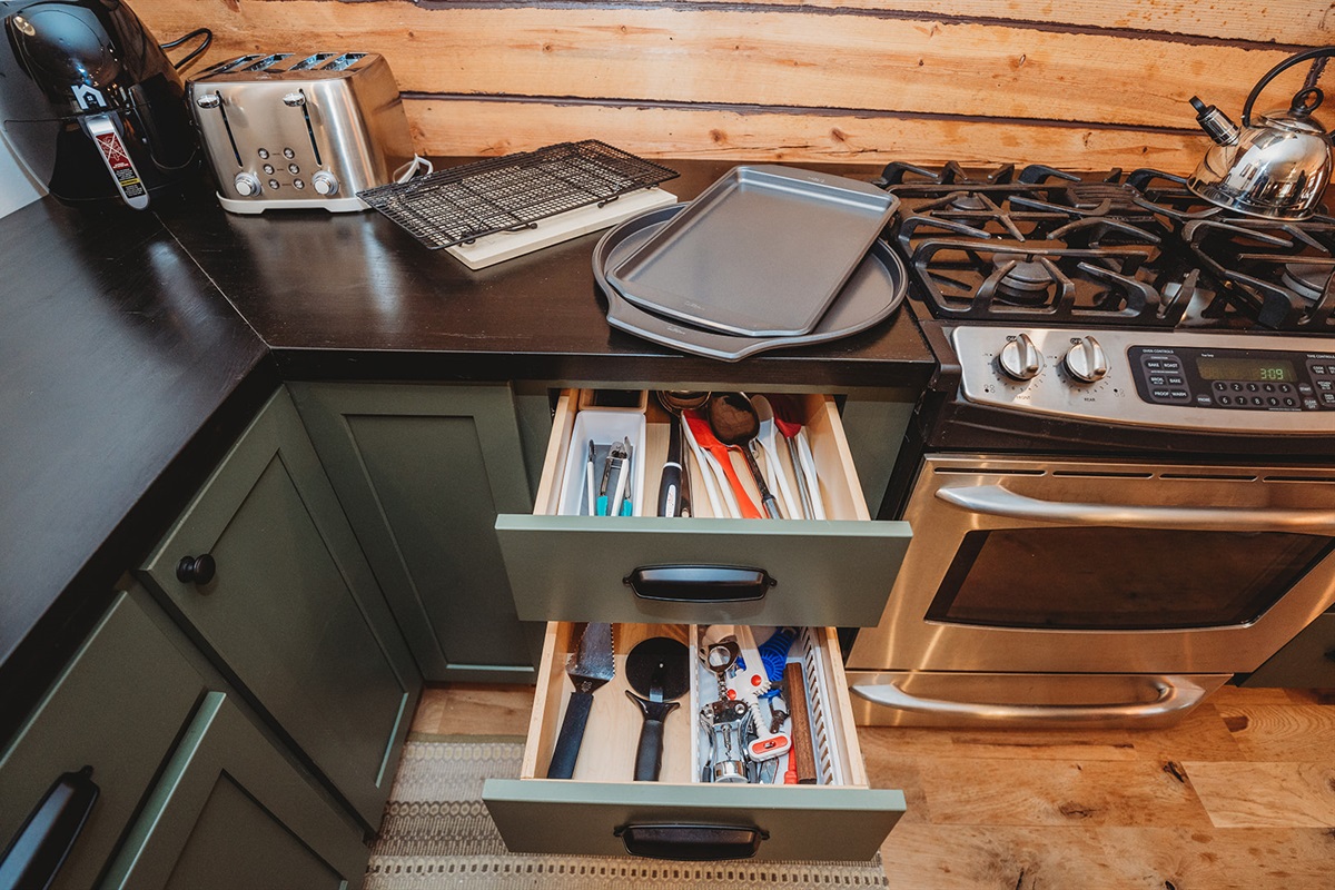 Fully Stocked Kitchen Perfect For Meal Prep