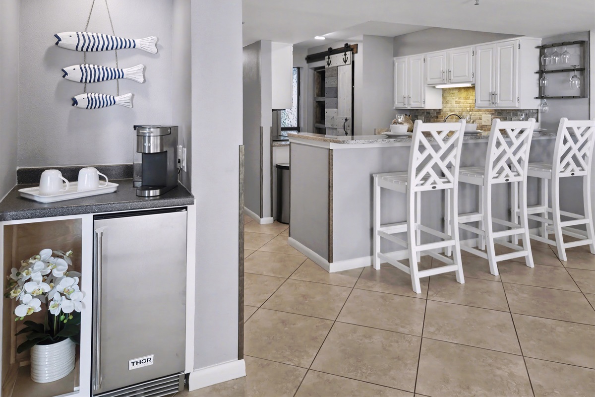 Ice maker and coffee machine nook - Counter seating with outdoor style seats