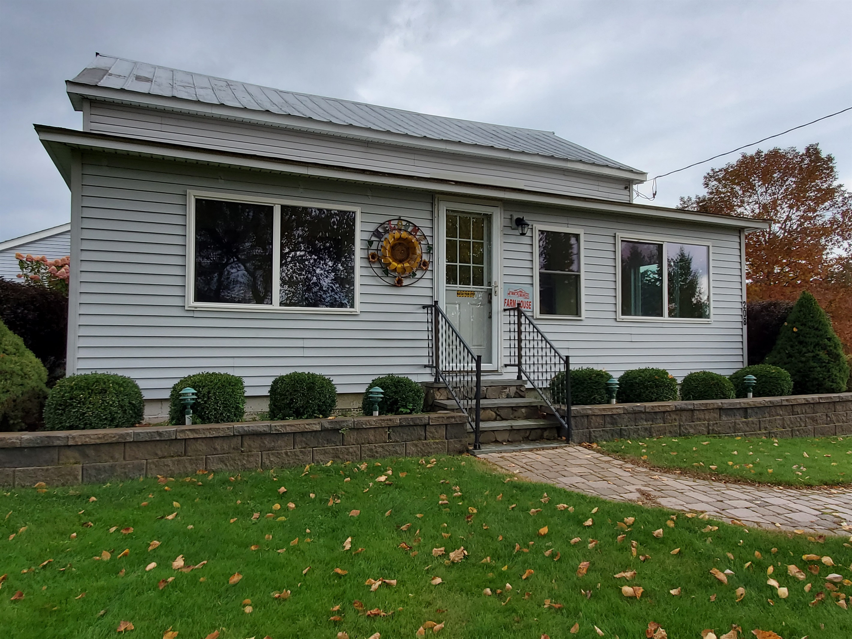 Front entrance into sunroom area