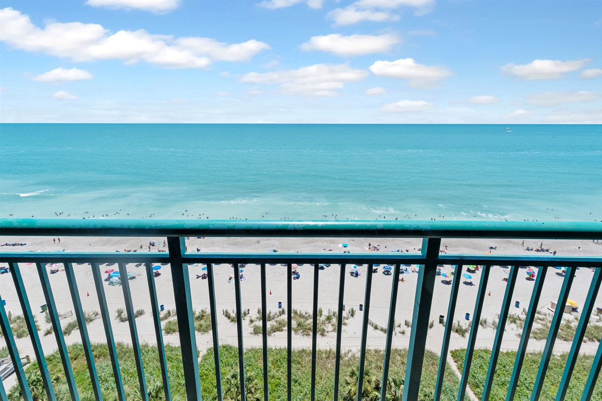 Balcony with Amazing Views of the Ocean