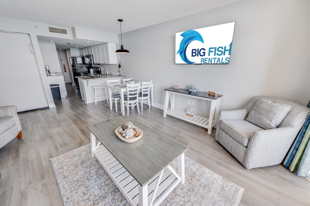 Living Room with Stunning Views🌊☀️