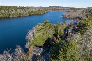 Aerial picture form the lake with tree surrounding it
