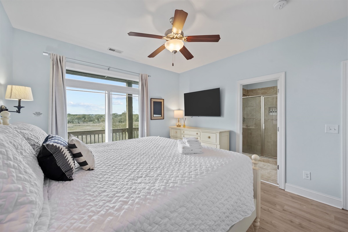 Natural light pours in to this spacious and tranquil master bedroom 