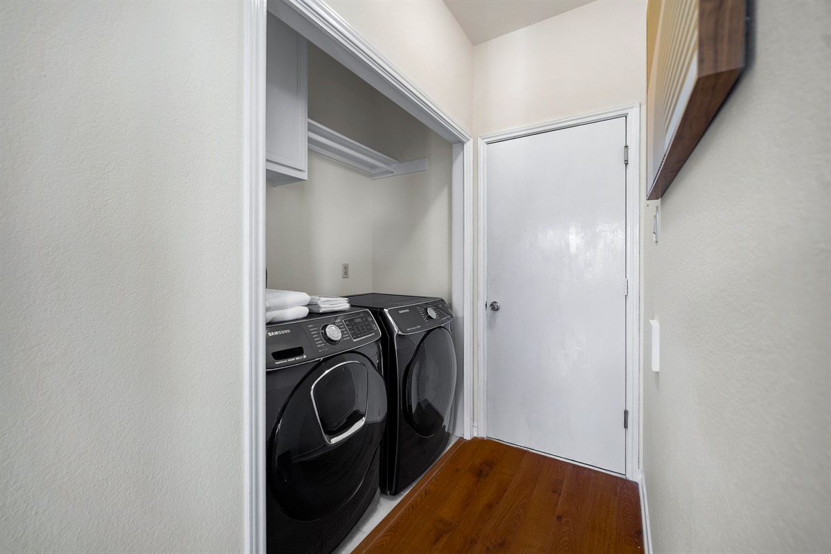 Washer, dryer, calm ambiance.