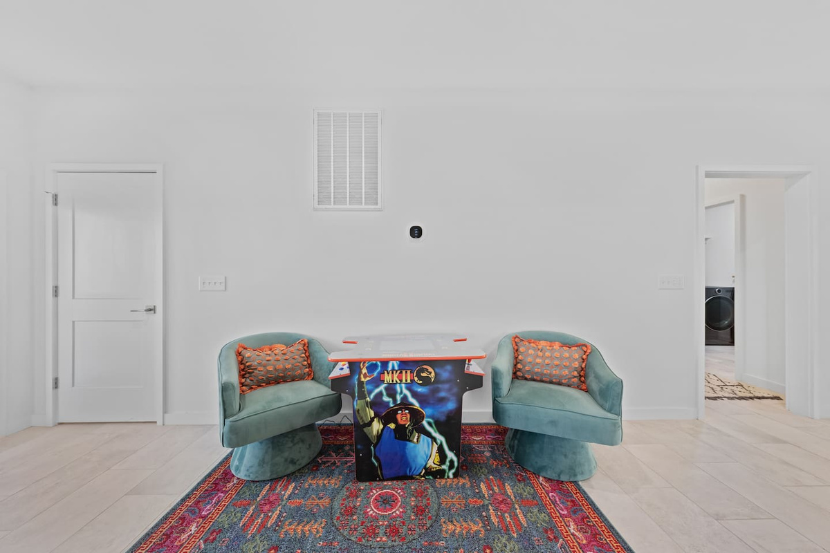 Theme Room