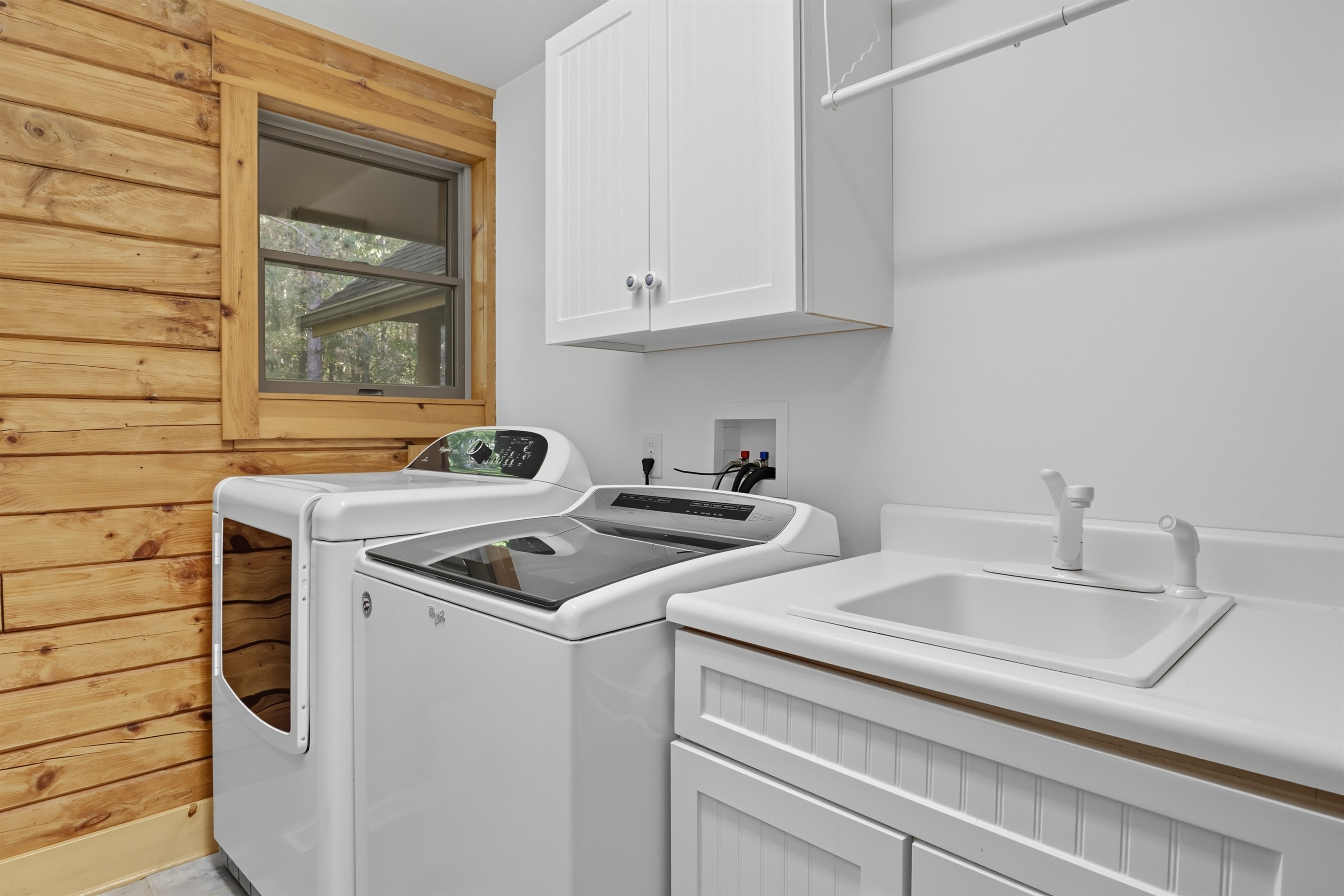 Convenient laundry room with washer/dryer.