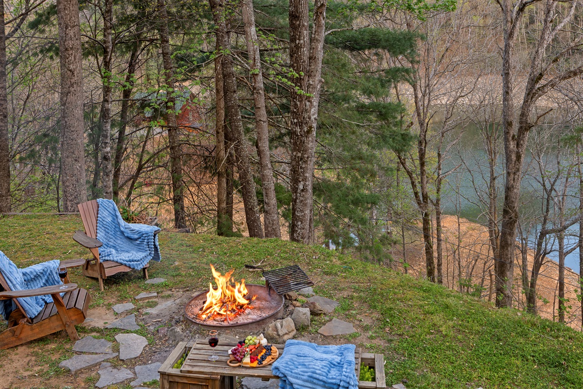 Fire Pit Retreat: Unwind by the fire with breathtaking lake views and tasty treats!