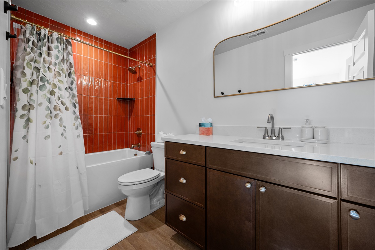 Bathroom 2 Ensuite Bath for Bedroom 1