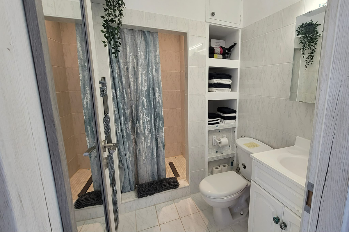 Full Bath with Shower