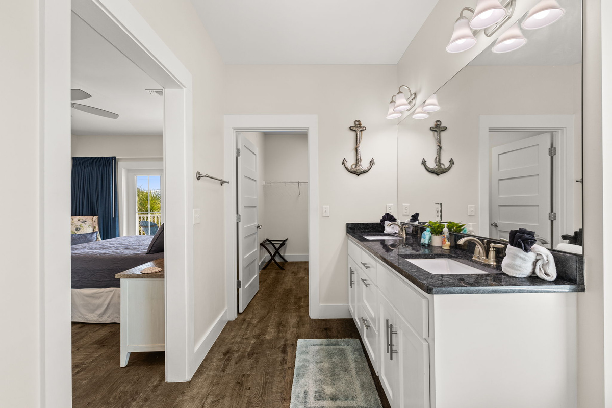 Second-floor king master suite with Smart TV, ensuite bathroom & walk-in closet