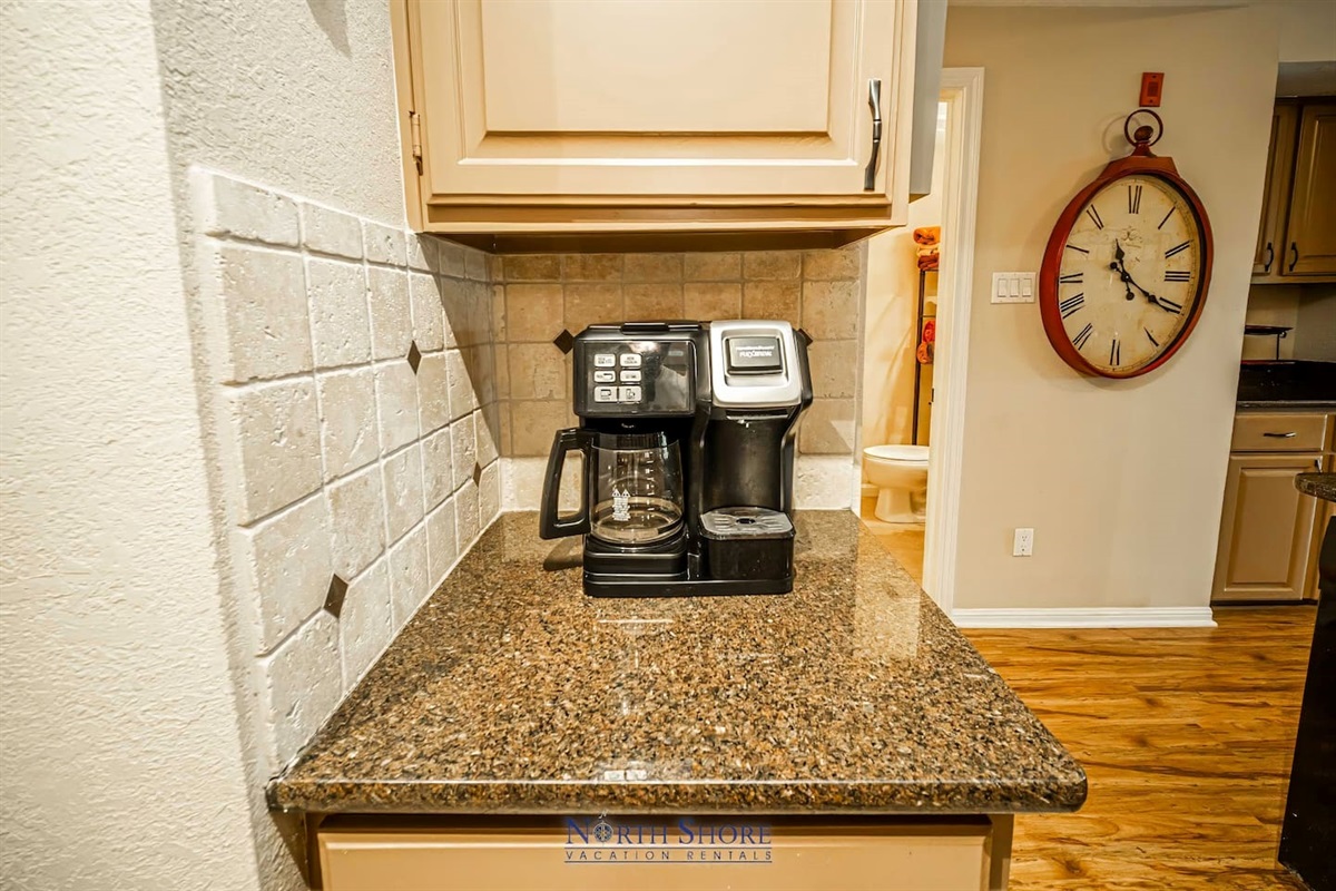 Coffee Bar with Regular & Keurig Machine