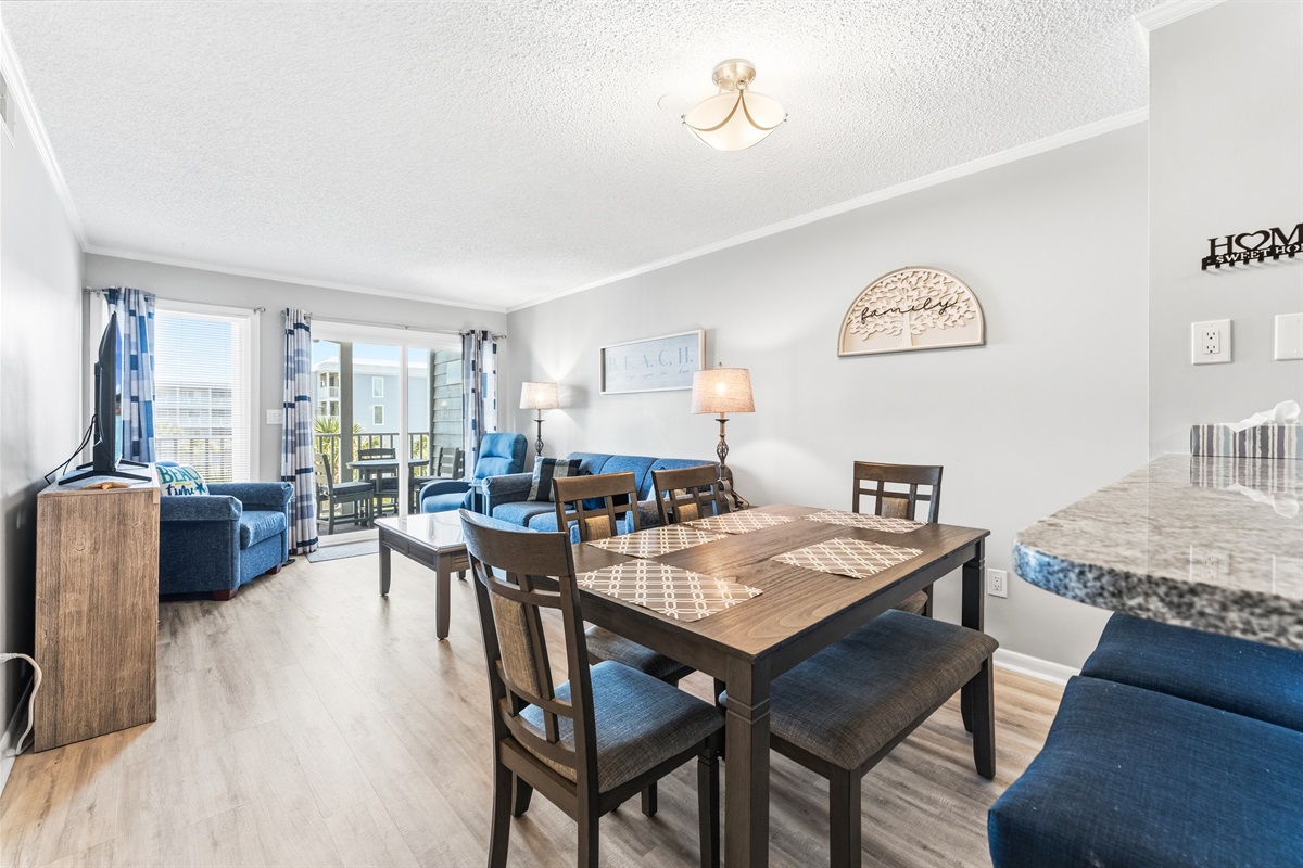 Dining area with seating for 6