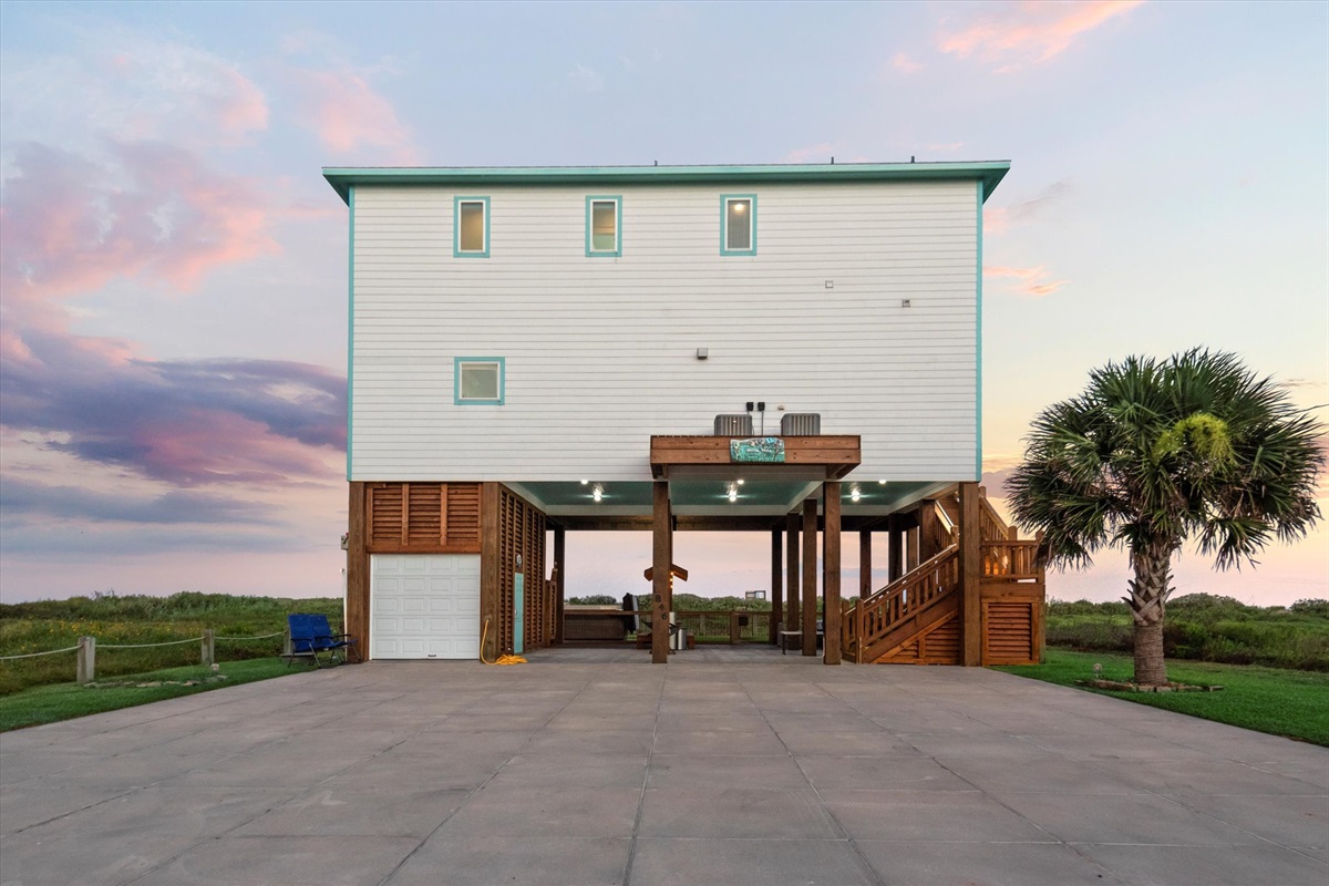 10b50969b0ea48e7801eaec029da4ed2 Large | Beachhouse | Texas | TX | Vacation Homes | Galveston | Crystal Beach | Kokomo | Breezy Days | Beachfront Elegance | Sunrise Serenity | Southern Sands Property Management, LLC