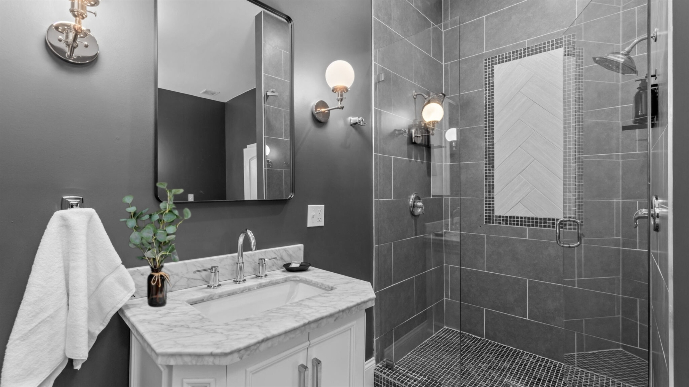 A separate spacious shower provides dual shower heads!  Use your imagination on how to use them!!