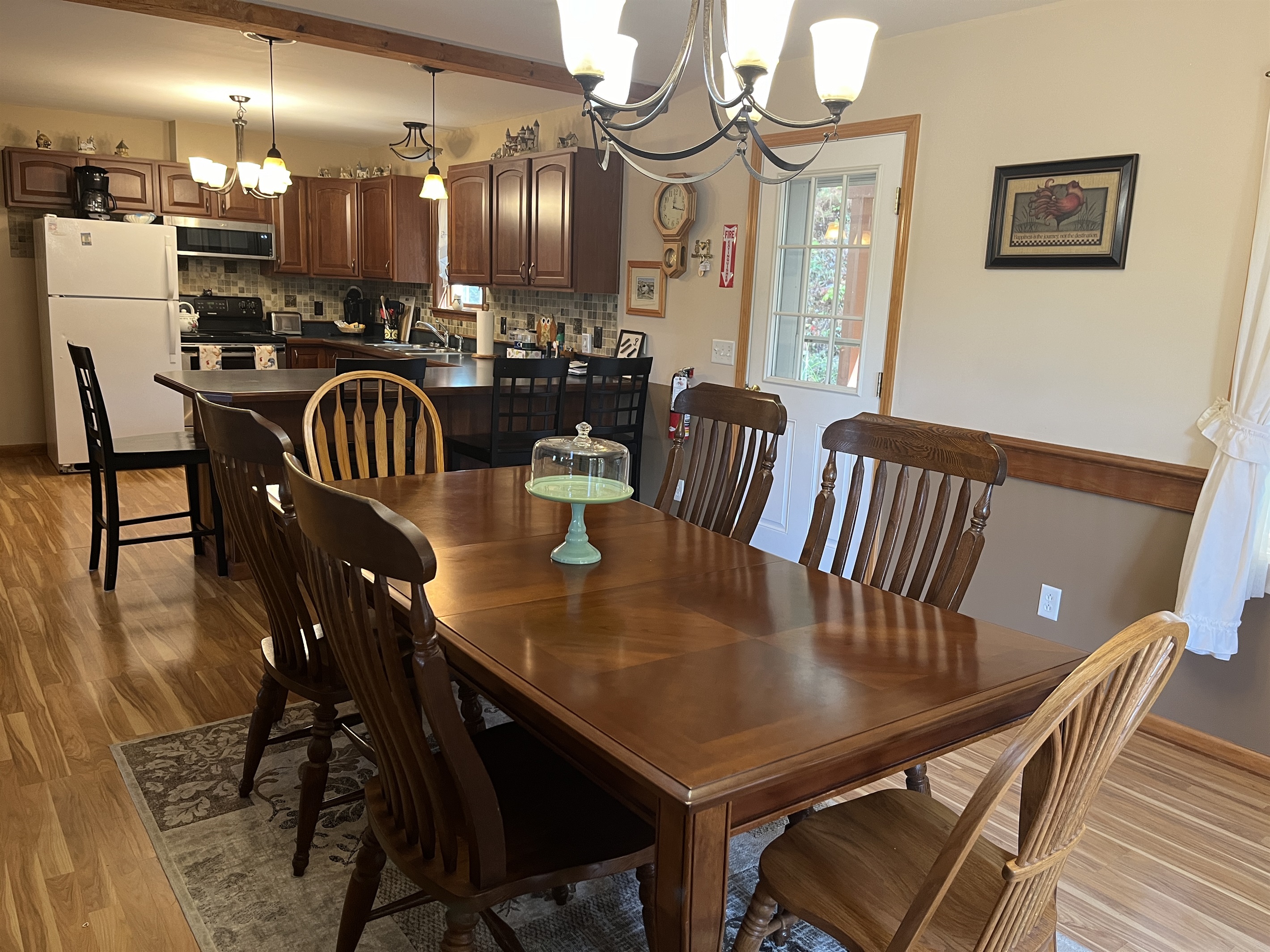 Open concept dining area and kitchen