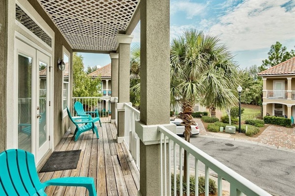 2nd floor balcony off of family room