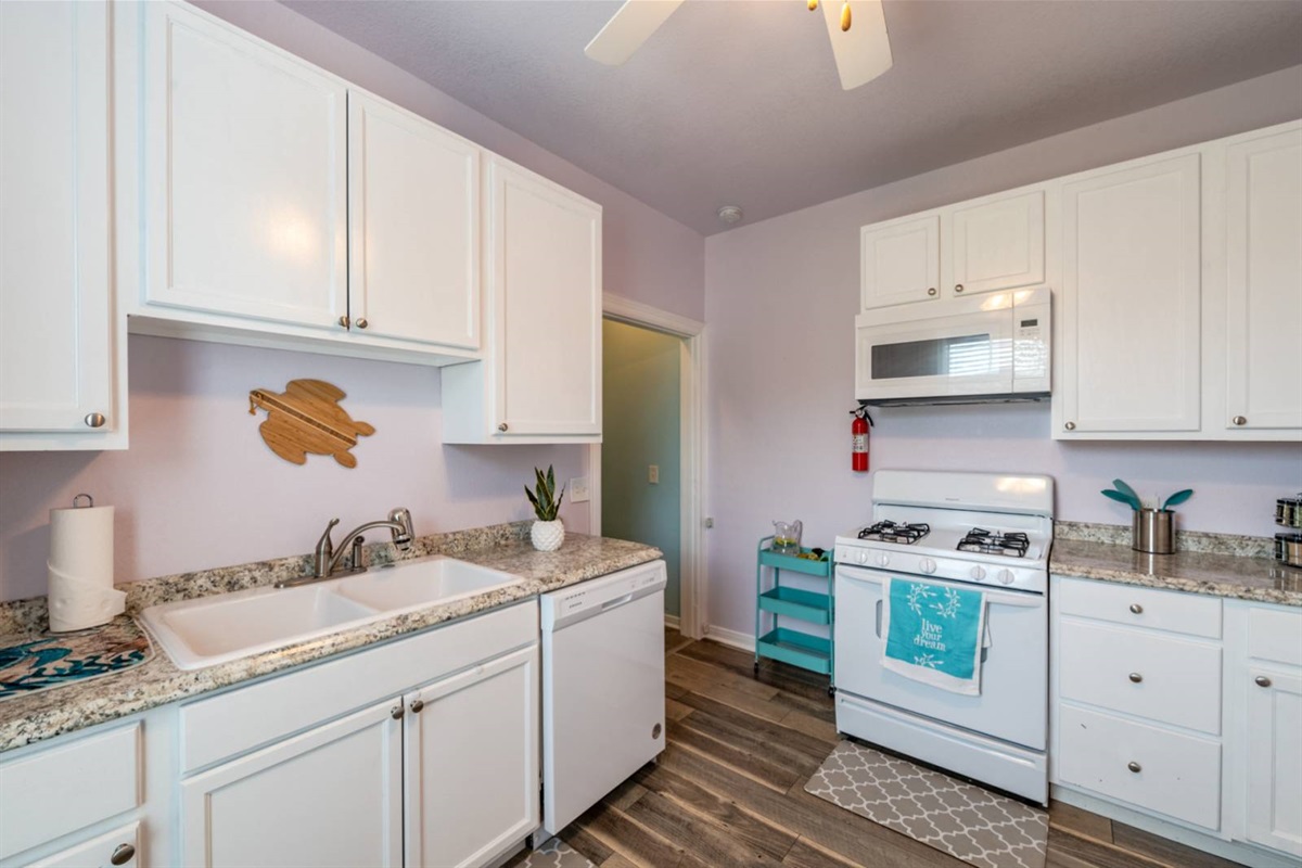 10bbee5569e14ba5b0dcaedf076bd1f5 Large | Beachhouse | Texas | TX | Vacation Homes | Galveston | Crystal Beach | Kokomo | Breezy Days | Beachfront Elegance | Sunrise Serenity | Southern Sands Property Management, LLC