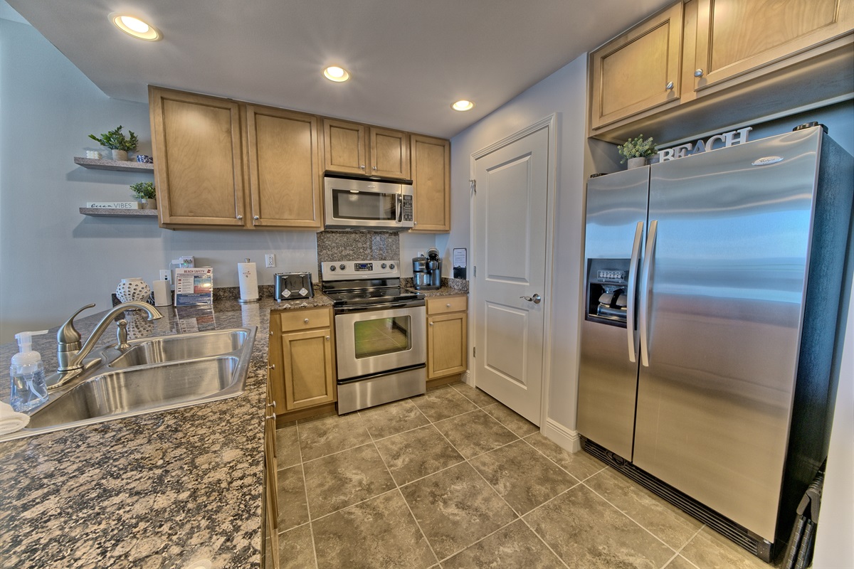 Kitchen w/Full Size SS Appliances