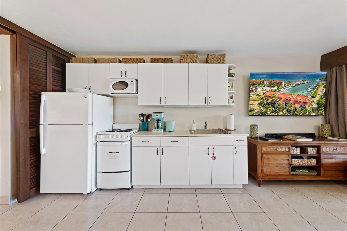 Full kitchen with all the necessities to make great meals right at home