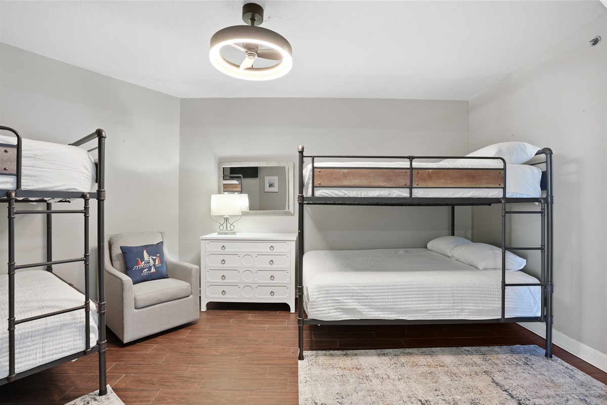 2 Queen/Queen Bunk Room