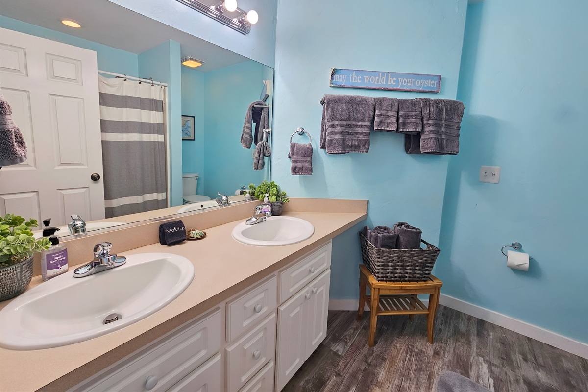 Dual Sinks in Ensuite Primary Bathroom