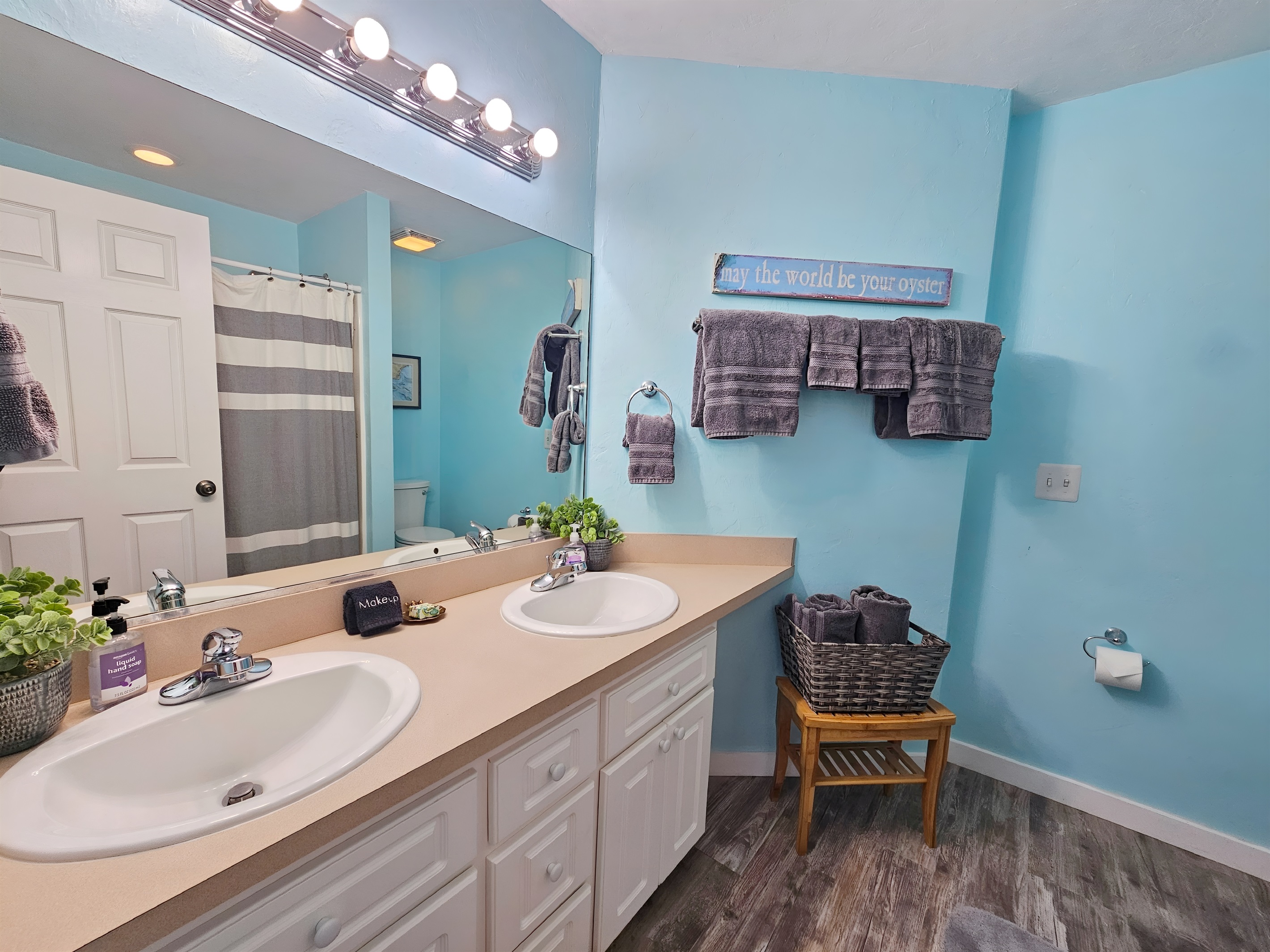 Dual Sinks in Ensuite Primary Bathroom