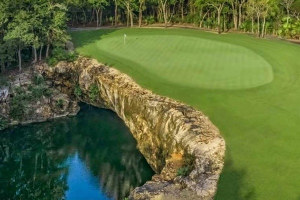PGA golf course.  Hole 6, par 4, 432 yards 