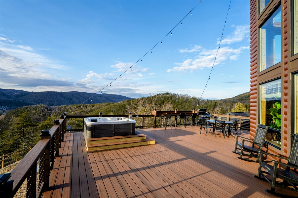 Deckside Dreams – Relax in the hot tub, grill dinner, or gather around the outdoor dining table while soaking in stunning Appalachian views.