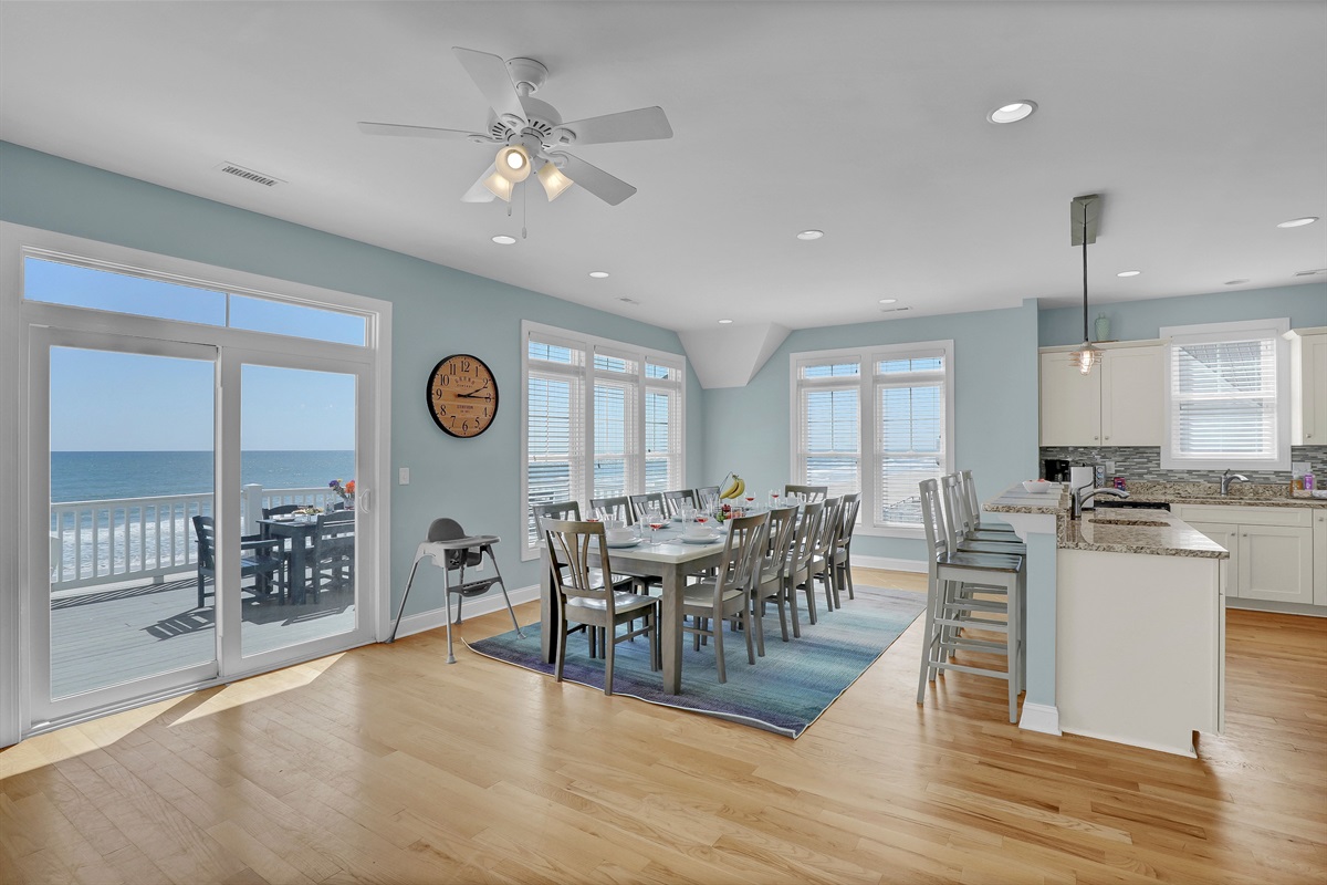 Floor-to-ceiling windows ensure you never lose sight of the ocean while you dine.