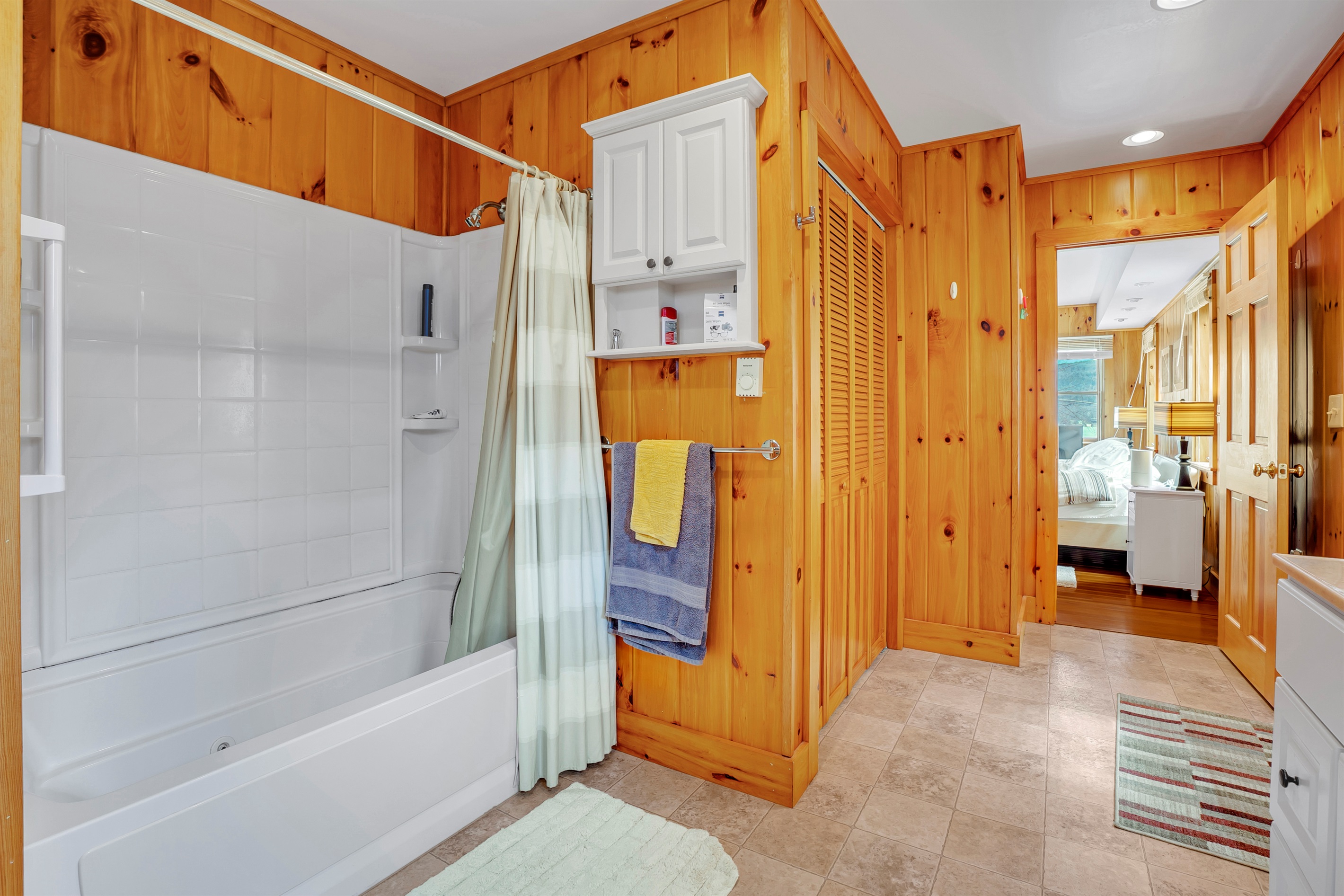 Ensuite in King primary, full bath with tub/shower