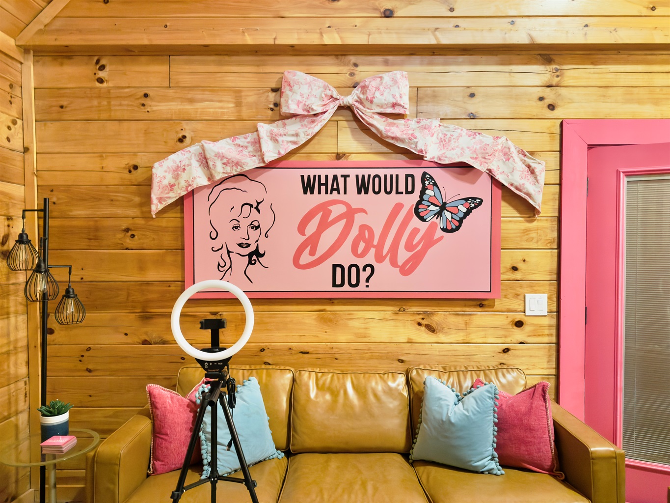 NEW giant bow added w/ ring for selfies