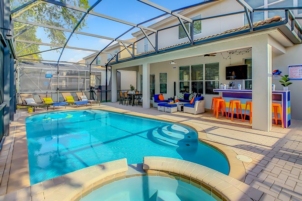 Welcome To The Southern Isles! Full of Fun & Relaxation w/an Outdoor Oasis that is South-Facing And Private.