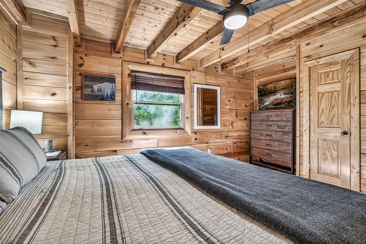 Spend an afternoon lounging on the comfortable king bed watching the 50" 4k Roku TV with Xfinity cable and your streaming services.