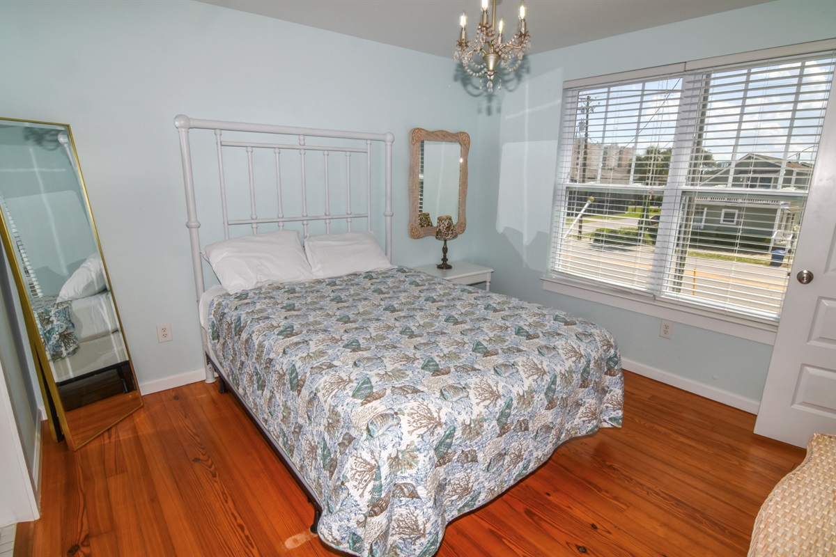 Queen in 5th Bedroom